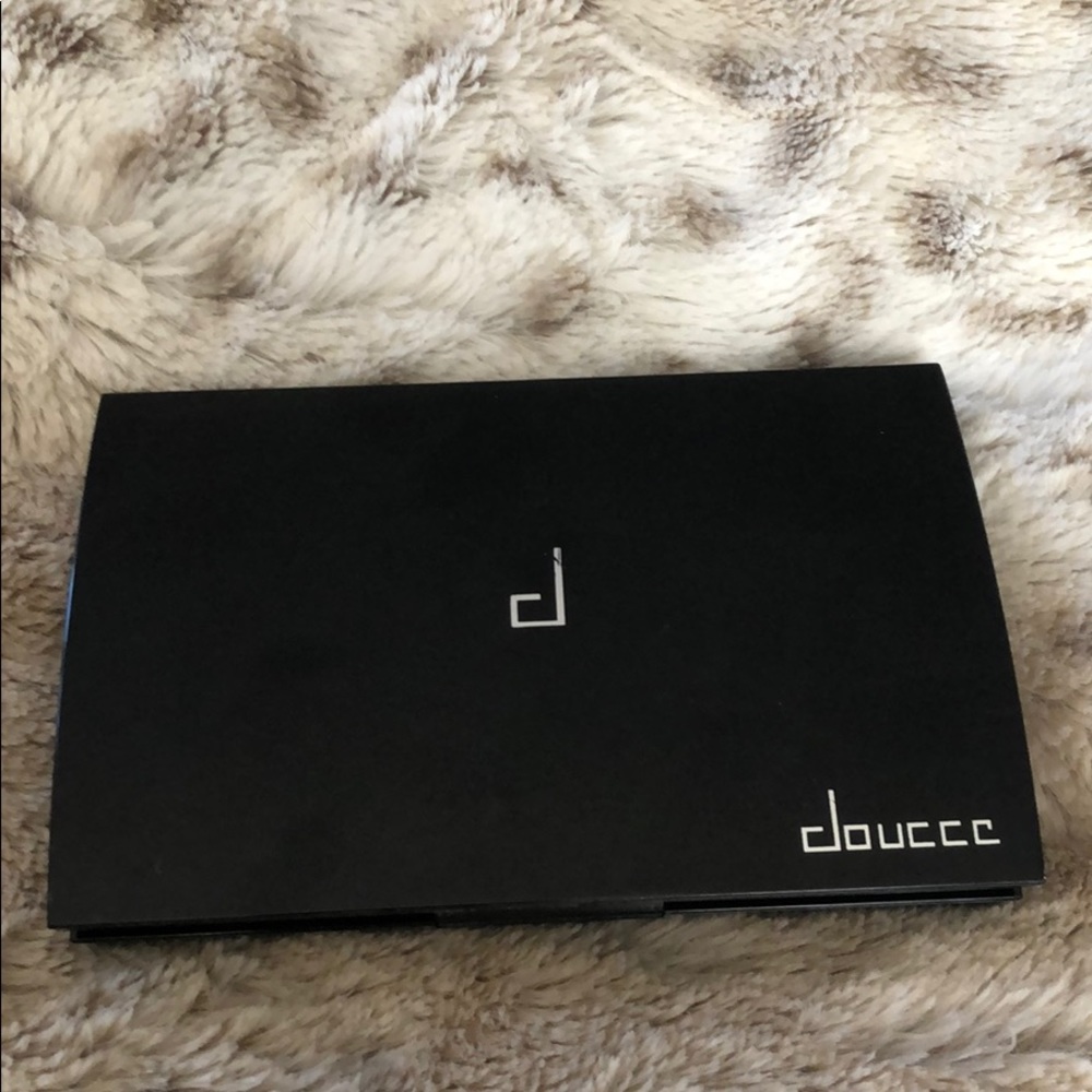 Doucce Freematic Eyeshadow Pro Palette